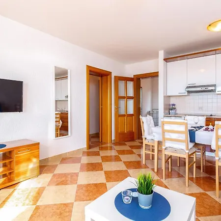 2 Bedroom Stunning In Apartment